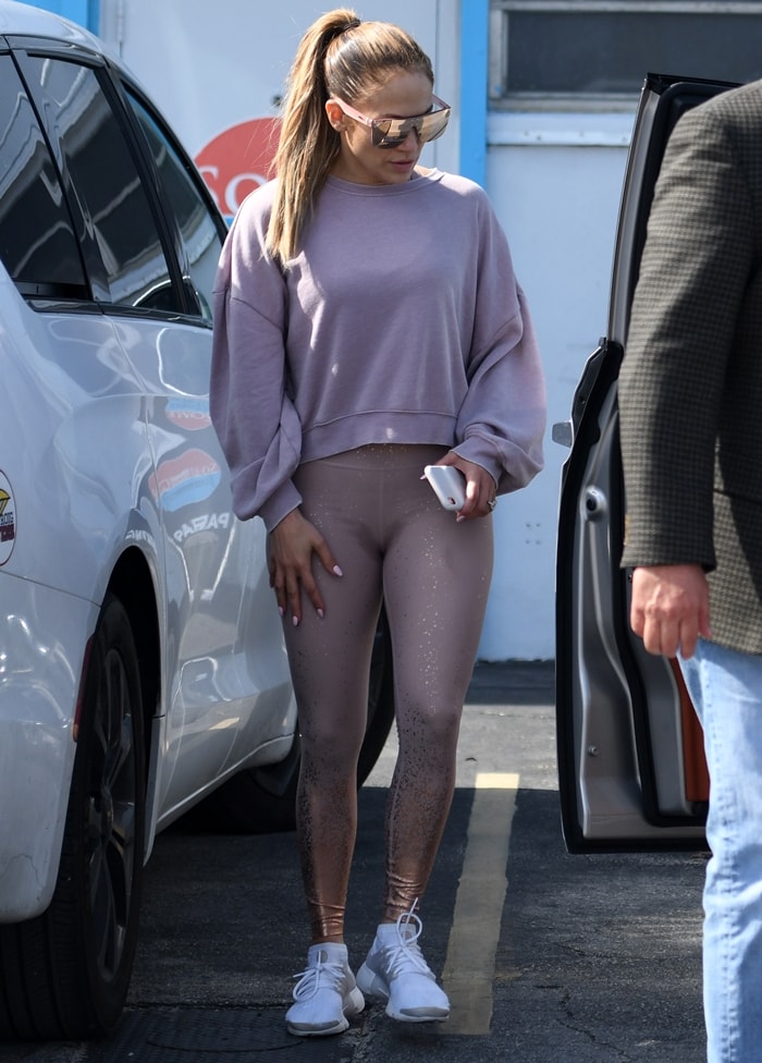 Jennifer Lopez wearing sexy Beyond Yoga pants and Nike Air Presto sneakers