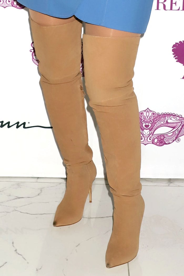 Christina Aguilera wearing flesh-tone boots with dirty pointy toes