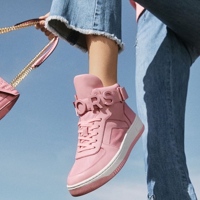 Crafted from smooth leather and embellished with KORS lettering, the Cortlandt high-top sneakers will lend a cool, street-style sensibility to an array of ensembles