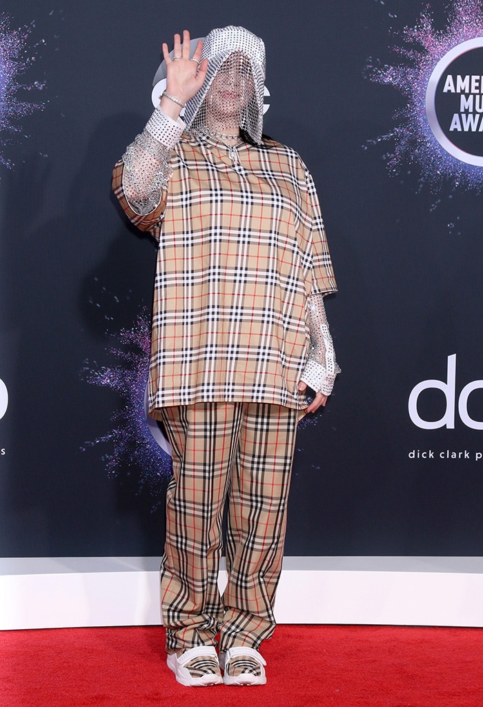 Billie Eilish's beekeeper look by Burberry at the 2019 AMAs
