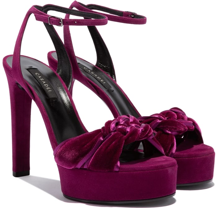 These Velvetop sandals are perfect for those who want to put together a more sophisticated outfit