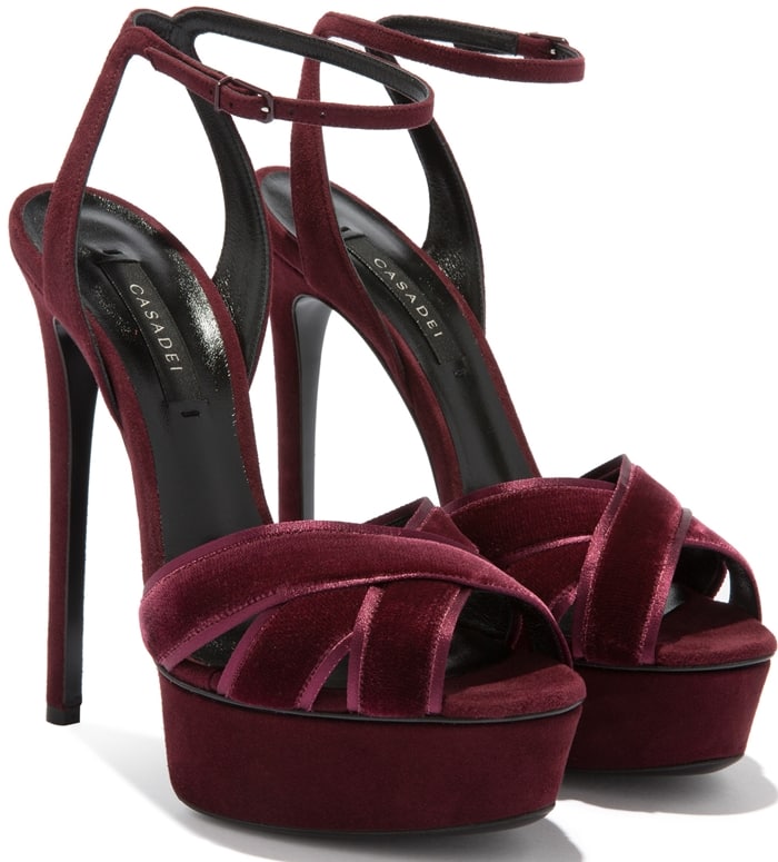 These Velvetop sandals are perfect for those who want to put together a more sophisticated outfit