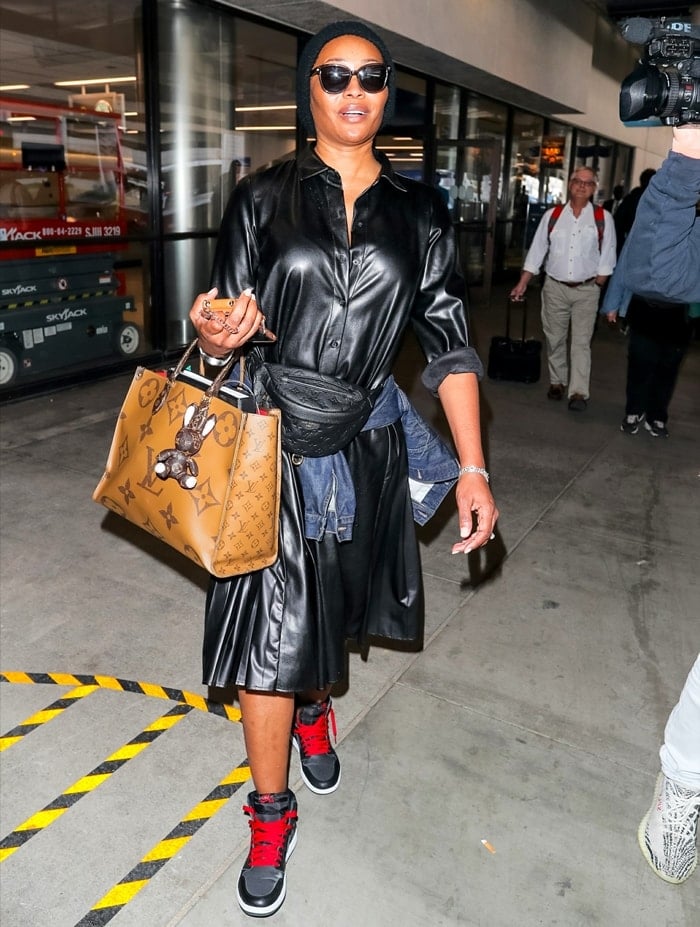 Cynthia Bailey shows off her large Louis Vuitton tote