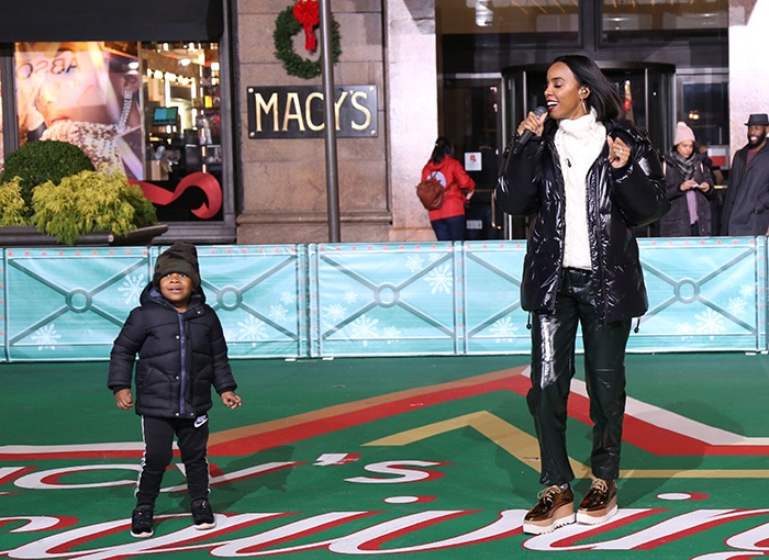 Kelly Rowland dances with her son while rehearsing outside Macy's on 34th Street