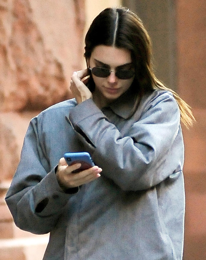 Kendall Jenner keeps a low profile in chic sunnies