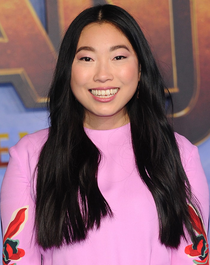 Awkwafina wears her hair in barely there waves