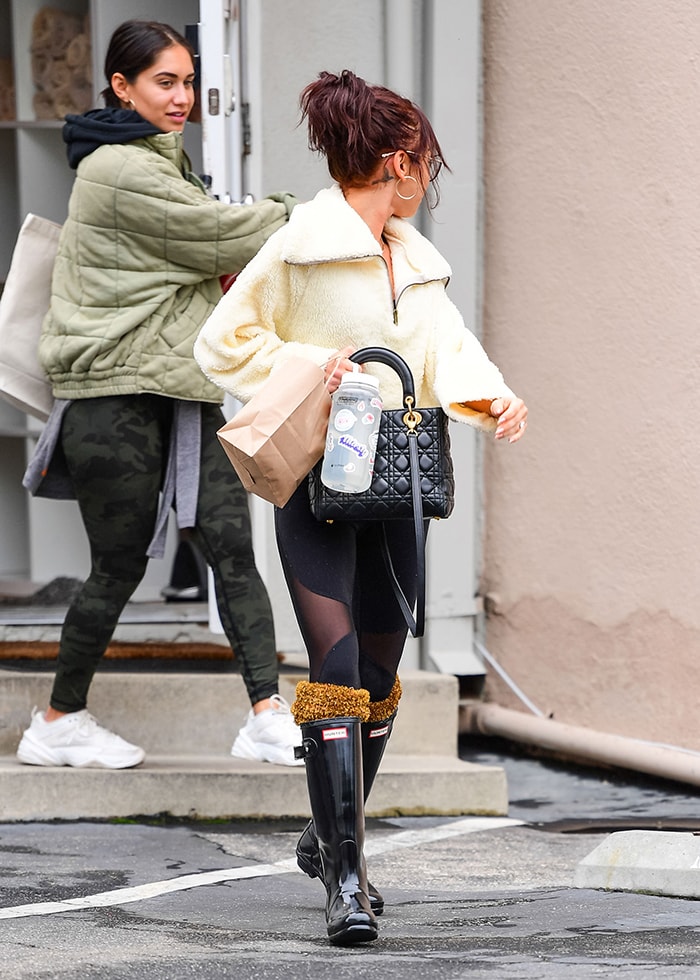 Sarah Hyland in Alo mesh-paneled leggings and Hunter rain boots