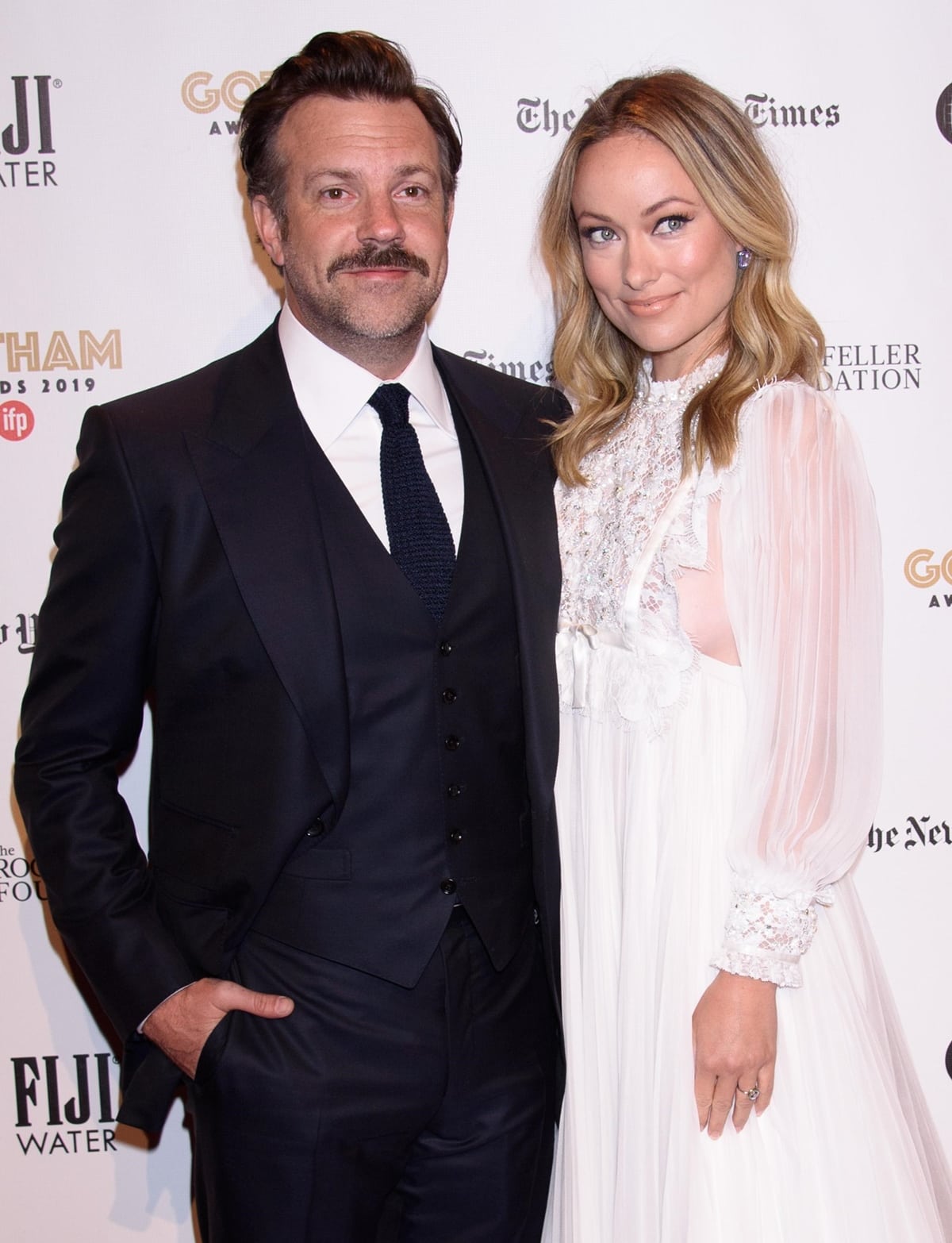 Olivia Wilde is slightly shorter and almost 10 years younger than Jason Sudeikis