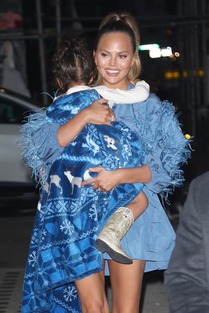 Chrissy Teigen wearing neutral makeup with a high ponytail