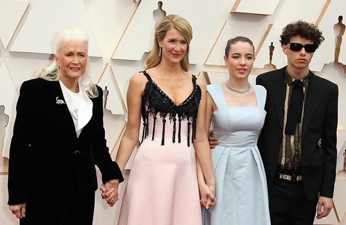 Laura Dern with her mom, Diane, and her children, Jaya and Ellery, at the 2020 Academy Awards