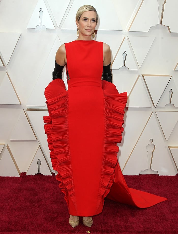 Kristen Wiig's dress sparked memes and was compared to lasagna