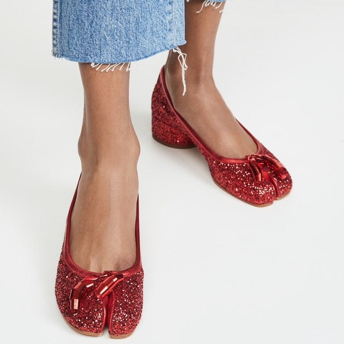 Glitter-coated polyurethane Maison Margiela Tabi glitter pumps in Rubine red