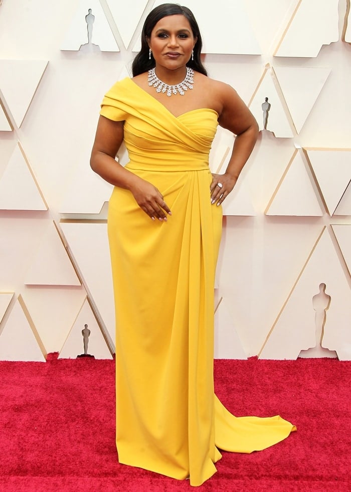 Mindy Kaling brightened up the red carpet in Dolce & Gabbana while arriving at the 2020 Academy Awards