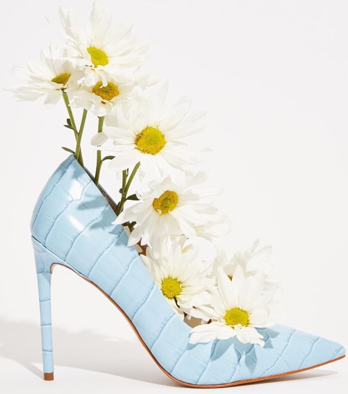 Liquid-shine patent brings unmissable polish to a pump crafted with a pointy toe and solid coloring for easy-to-wear ver