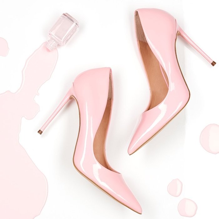 Liquid-shine patent brings unmissable polish to a pump crafted with a pointy toe and solid coloring for easy-to-wear ver