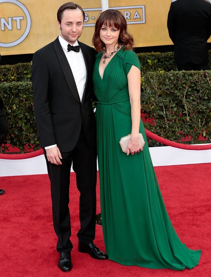 Actors Vincent Kartheiser and Alexis Bledel arrive at the 19th Annual Screen Actors Guild Awards