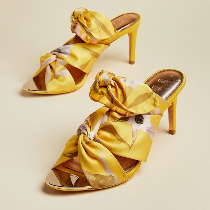 This Ted Baker Serana sandal is crafted with a floral-printed fabric upper, and features a knotted design for an elevated finish