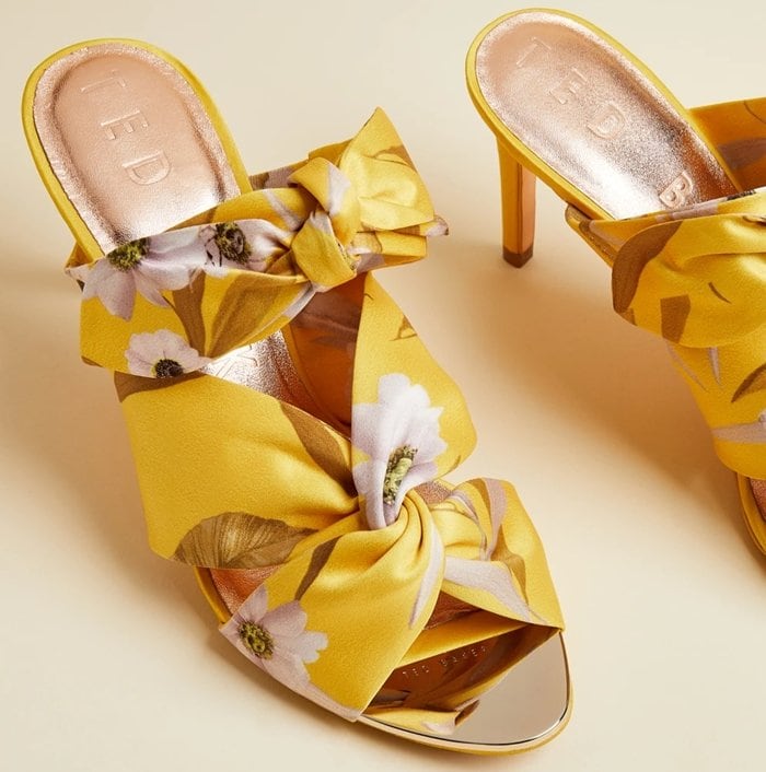 This Ted Baker Serana sandal is crafted with a floral-printed fabric upper, and features a knotted design for an elevated finish