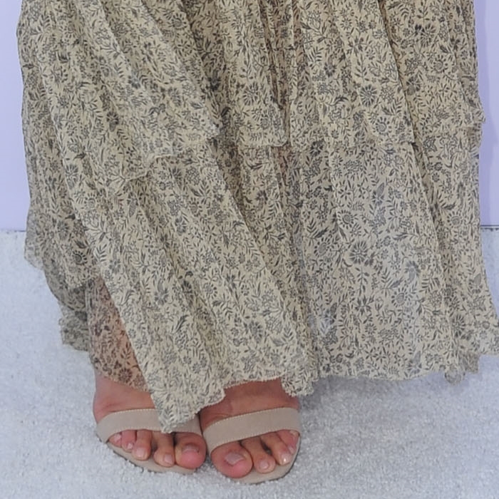 Lauren Conrad displays her size 7 (US) feet in a pair of sandals