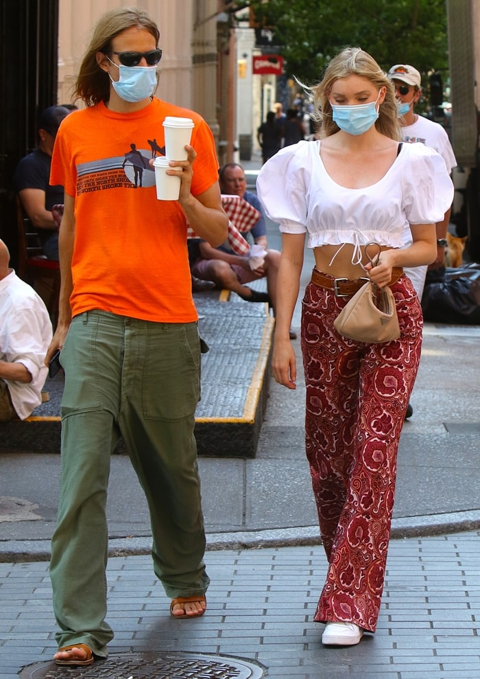 Elsa Hosk and Tom Daly grab a coffee after a pizza lunch in Soho, New York City