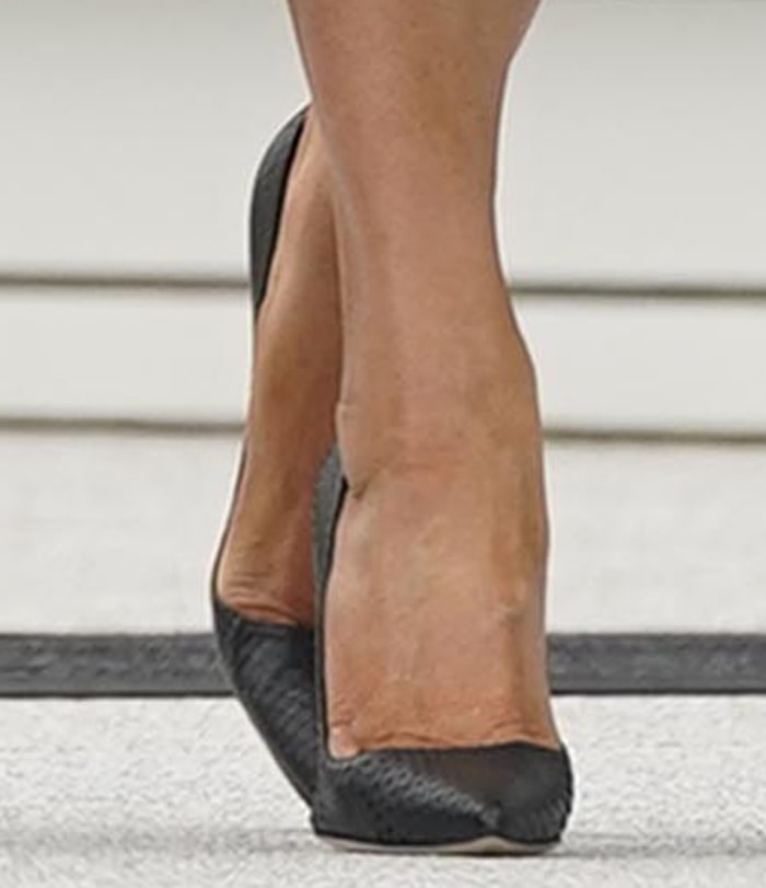 Melania Trump shows off her feet in black Manolo Blahnik pumps