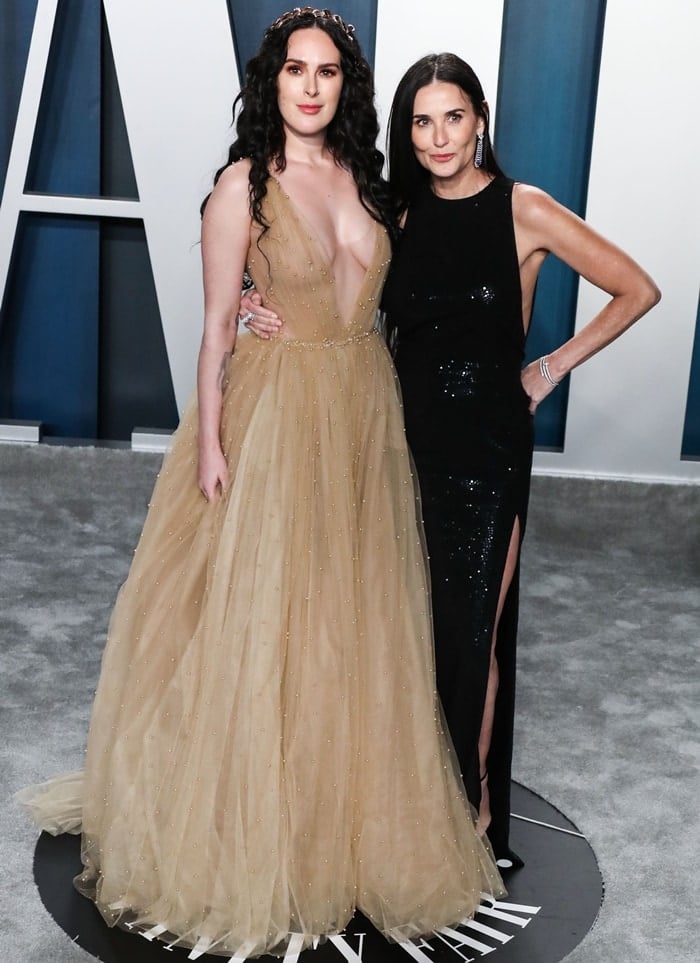 Rumer Willis and her mother, Demi Moore, both attended the 2020 Vanity Fair Oscar Party in Beverly Hills, with Rumer, at 5 feet 6 inches (167.6 cm), standing slightly taller than her mother, who is 5 feet 4 ½ inches (163.8 cm) in height