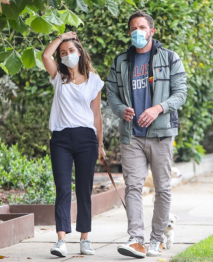 Ana de Armas wears a classic white tee with black cropped pants