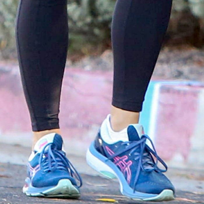 Jennifer Garner enjoys excellent comfort and advanced support with her Gel-Kayano 27 running shoes from Japanese multinational corporation Asics