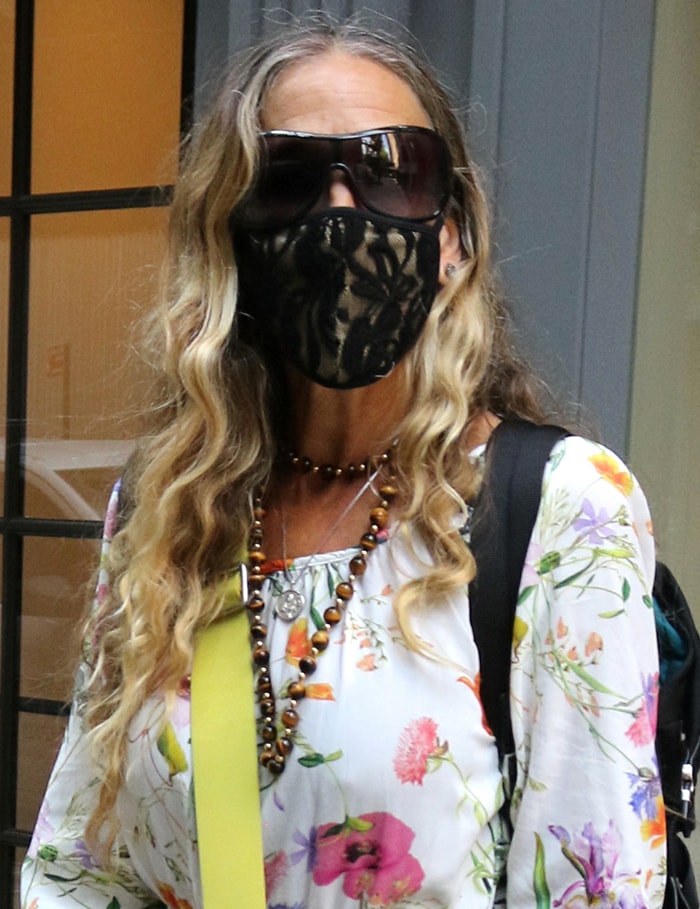 Sarah Jessica Parker wears her SJP x Sunglass Hat sunnies and Masqd laced face mask