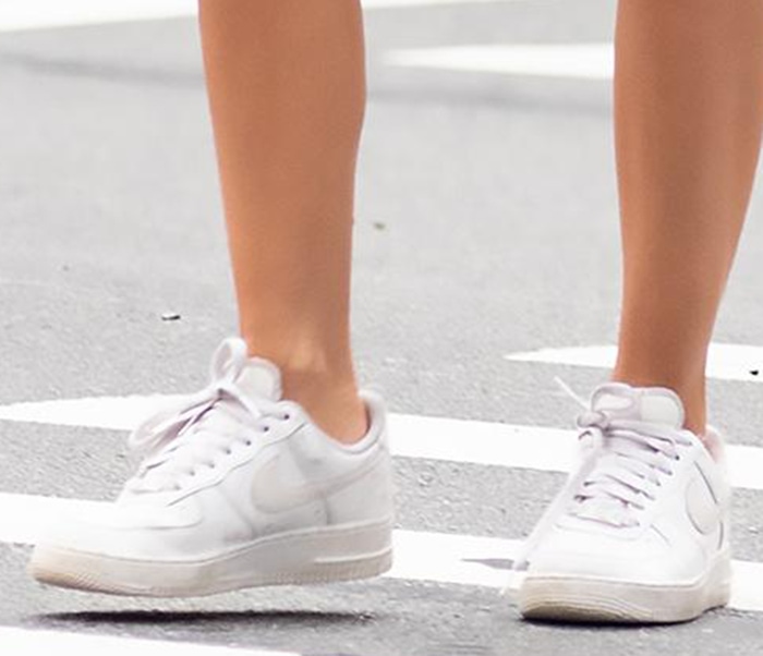 Emily Ratajkowski completes her look with classic Nike Air Force 1 sneakers