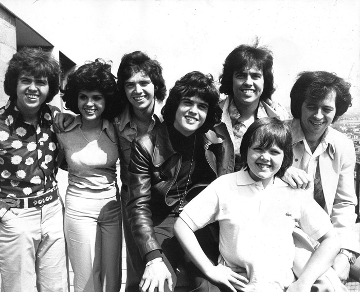 The Osmonds: Jay Osmond, Marie Osmond, Merril Osmond, Donny Osmond, Alan Osmond, Jimmy Osmond (front) and Wayne Osmond The Osmonds (May 27, 1975)