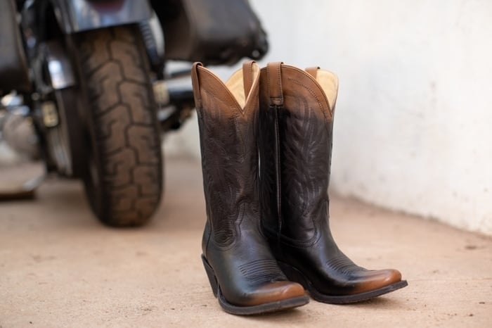 Ariat's Circuit ombre boot featuring winning good looks and performance technology made for the ride