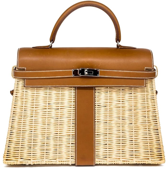 This beige and tan brown straw and leather 2011's Kelly 35cm picnic bag from Hermès features a round top handle, a twist-lock fastening, silver-tone hardware, a hanging leather tag, and padlock detail