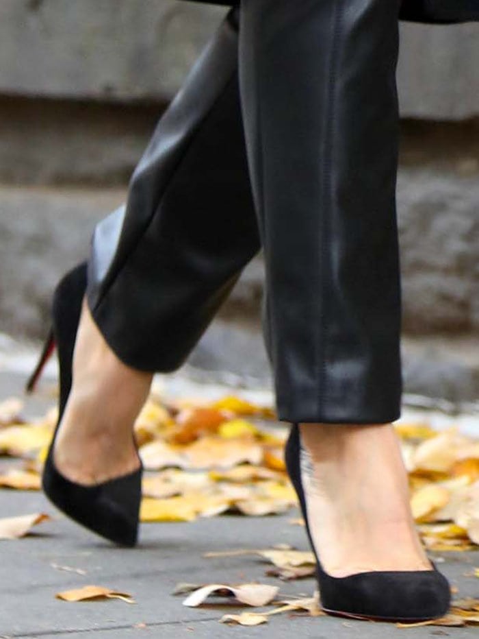 Hilary Duff finishes off her look with a pair of Christian Louboutin pointy black pumps