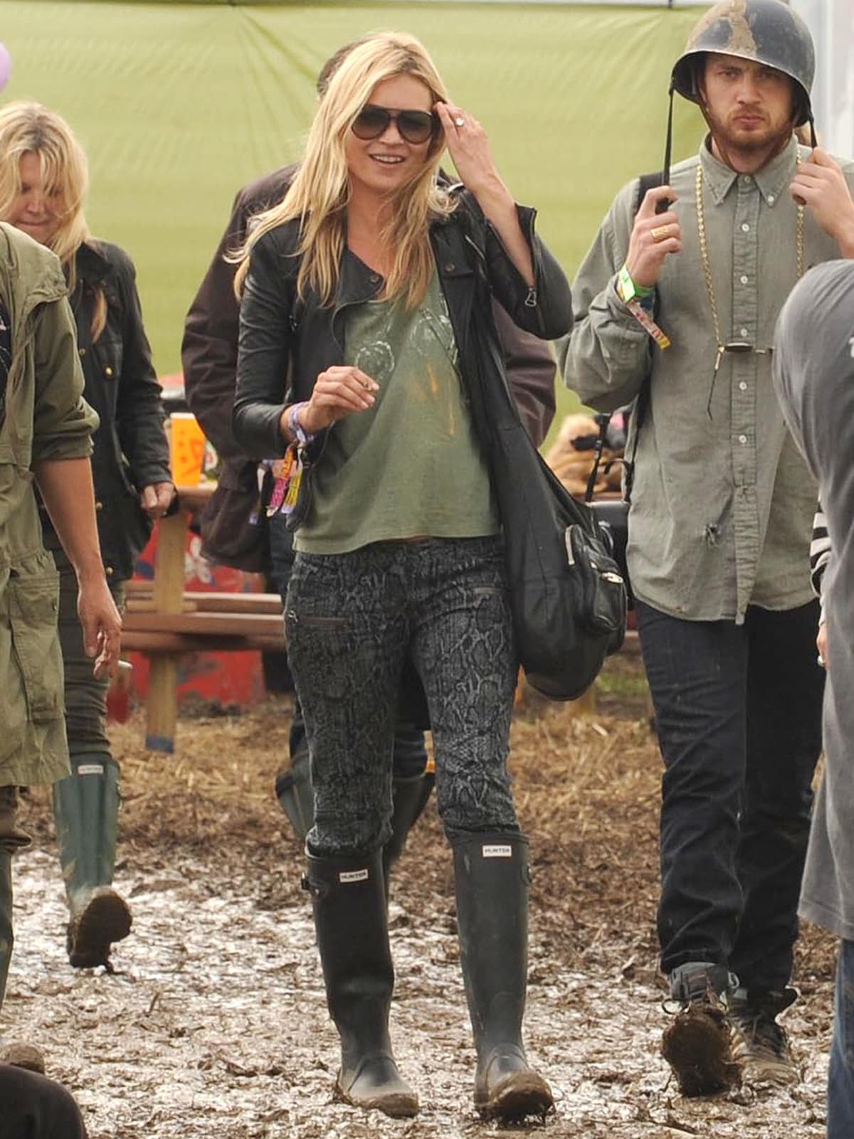 Kate Moss exuded rock chick vibes at the Glastonbury Festival in 2011, donning a pair of blue snakeskin-print skinny trousers, a green T-shirt, a sleek black leather jacket, and completing the look with Hunter Wellington boots