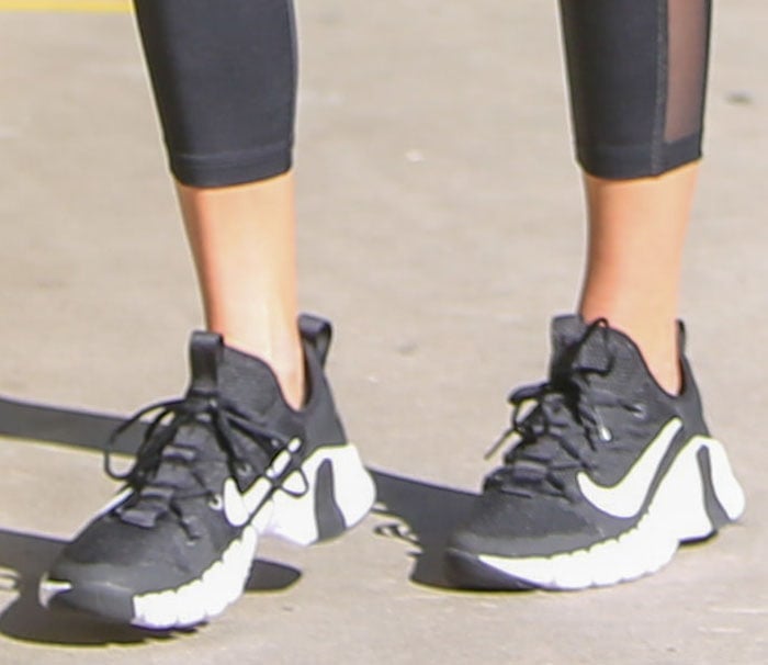 Kendall Jenner teams her athleisure outfit with Nike Free Metcon 3 shoes