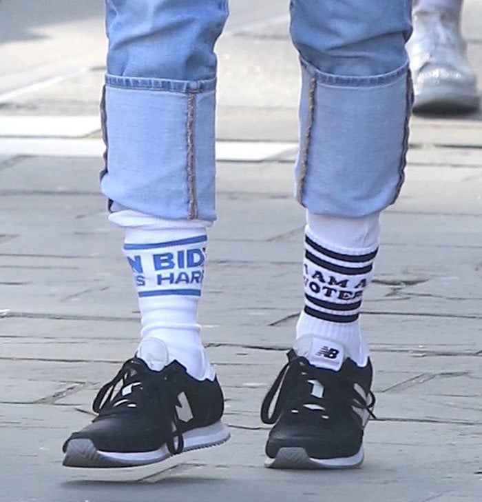 Sarah Jessica Parker wears mismatch statement socks with New Balance shoes