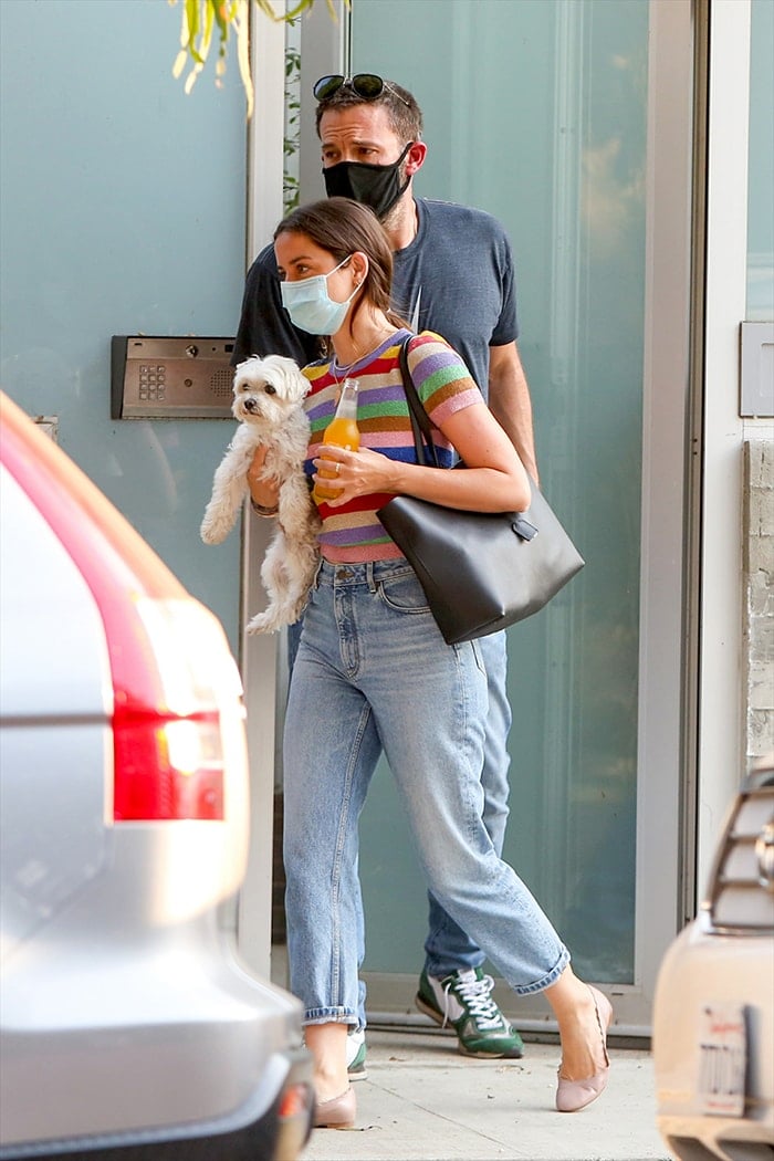 Ben Affleck helps girlfriend Ana de Armas load her luggage into his car on August 19, 2020