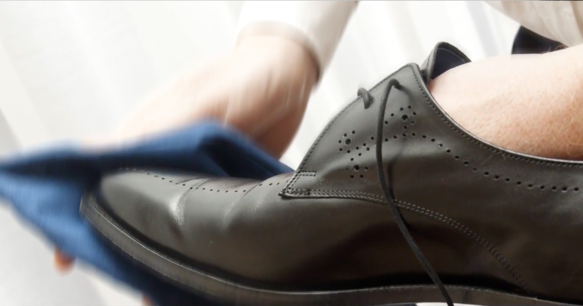 cleaning leather shoes at home