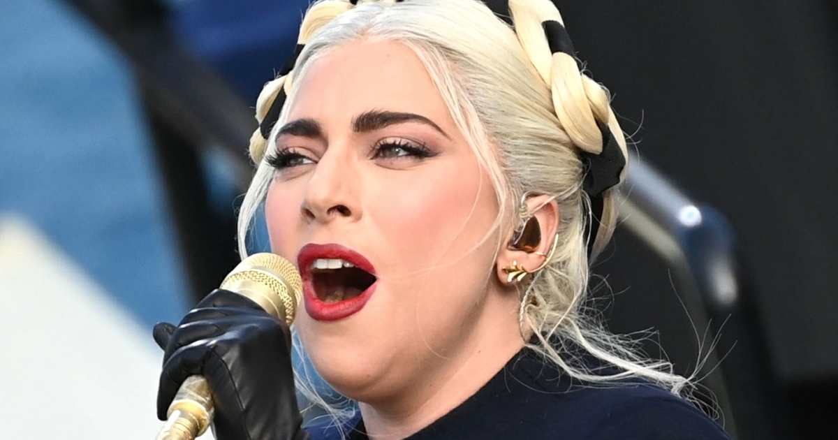 Lady Gaga Performs National Anthem in Schiaparelli Haute ...
