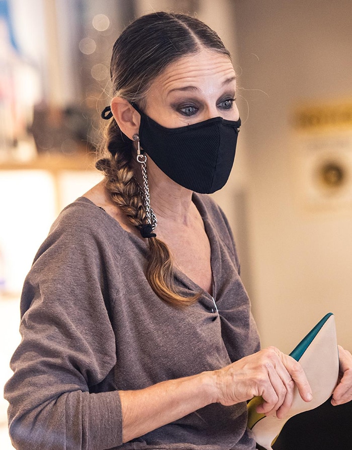 Sarah Jessica Parker adheres to CDC safety protocols by wearing a ribbed face mask with a chain strap