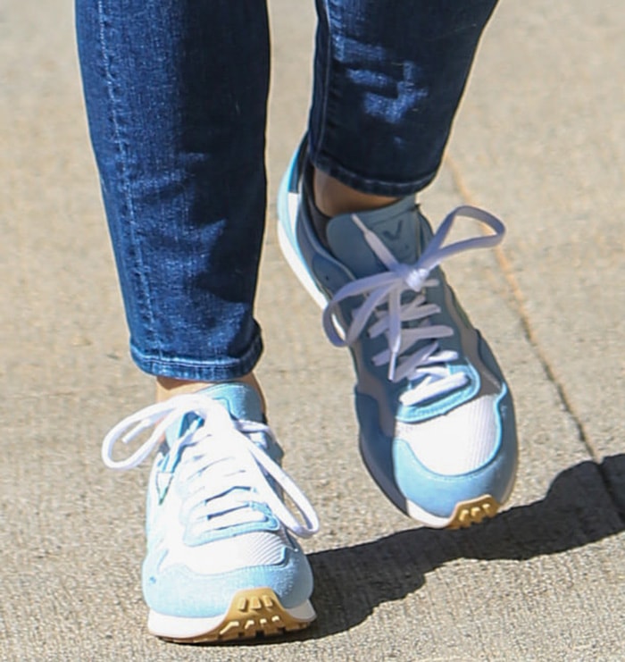 Jennifer Garner slips into a pair of vegan Veja SDU sneakers