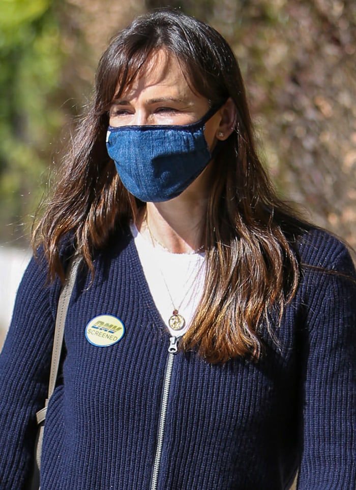 Jennifer Garner stays safe with a denim face mask