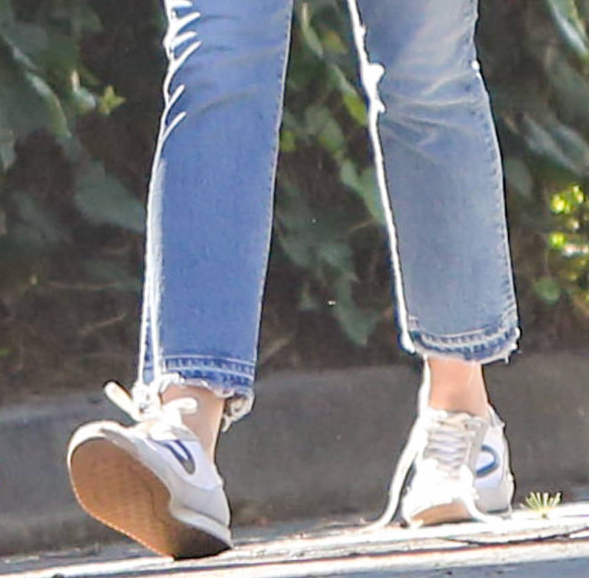 Reese Witherspoon finishes off her errands look with classic Tretorn sneakers