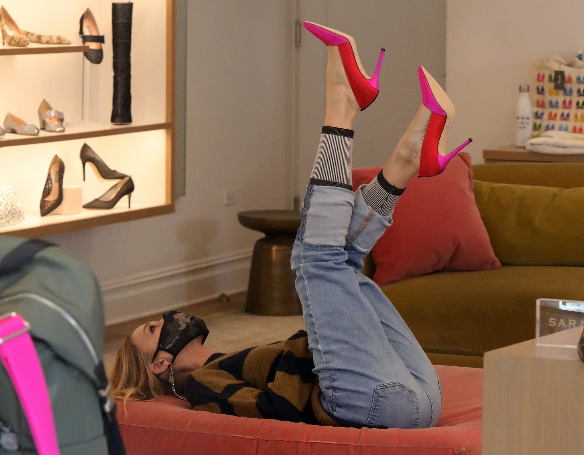 Sarah Jessica Parker showing off her comfy SJP Rampling pumps