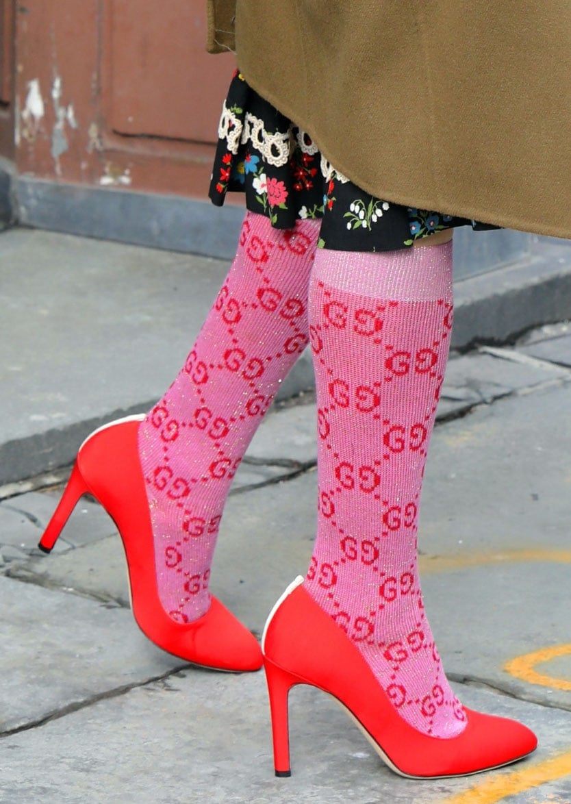 Sarah Jessica Parker wears pink Gucci GG socks with red Fawn pumps