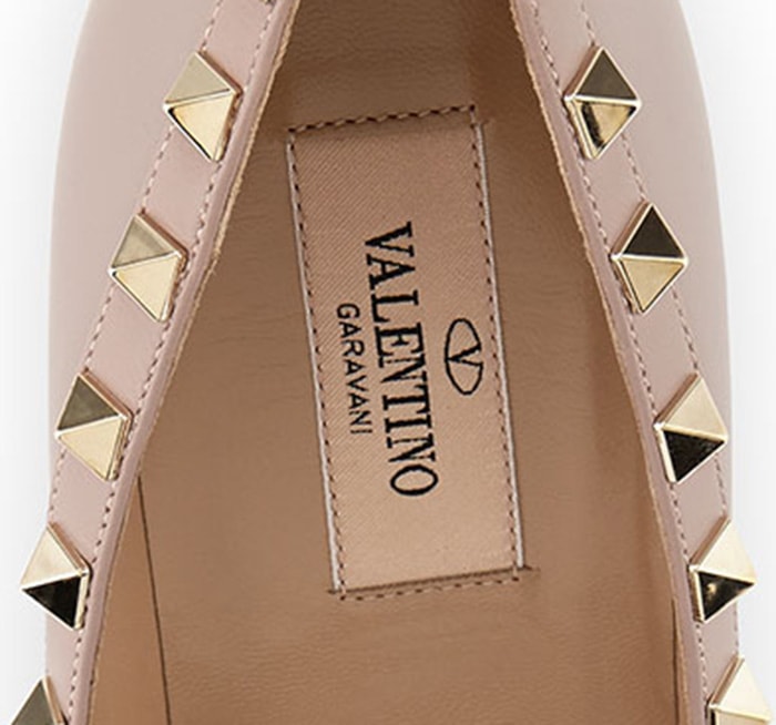 Inspect the logo and make sure it has the signature Valentino font as shown in the photo above