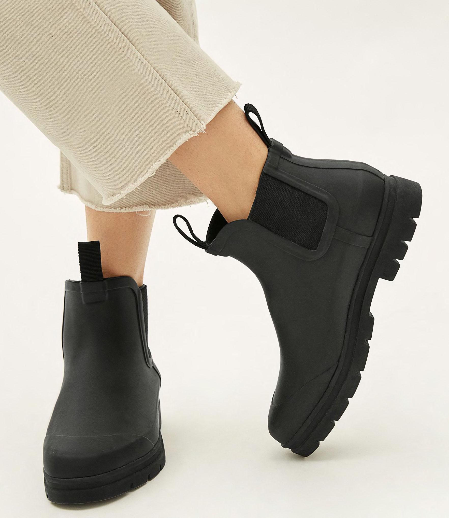 Never let the rain steal your thunder in these affordable but stylish Everlane Rain boots