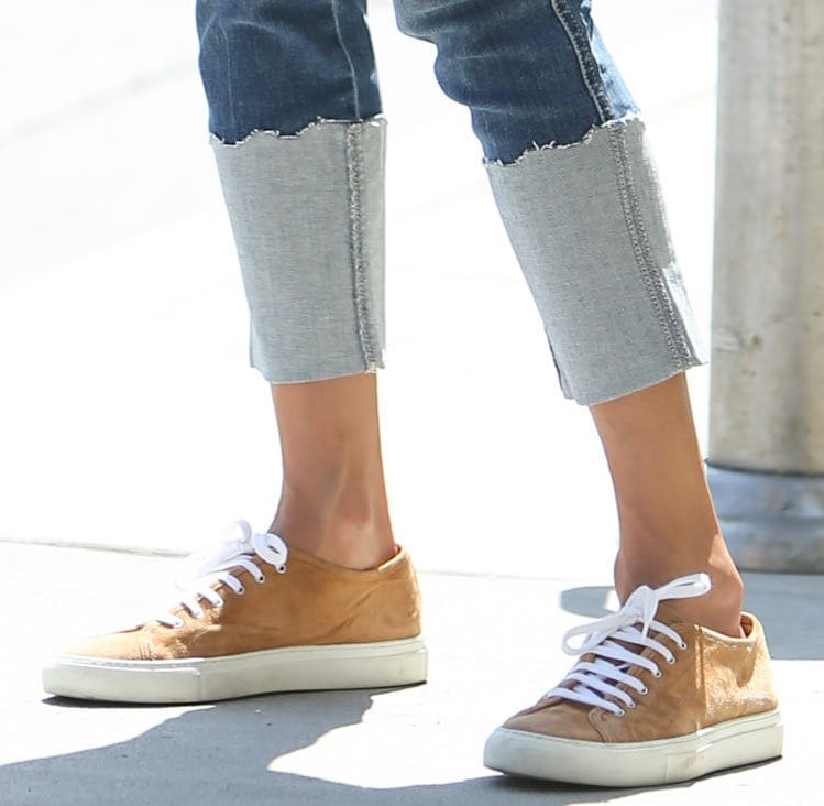 Alessandra Ambrosio teams her casual-chic outfit with Common Projects Achilles suede sneakers