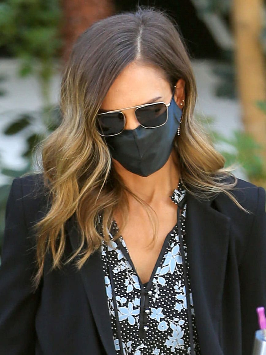 Jessica Alba wears her tresses in natural waves and stays safe with a skin-friendly Discover Night face mask